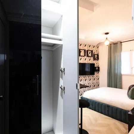 Apartment Le Velasquez Paris