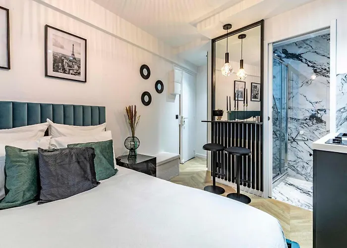 Le Velasquez Daire Paris